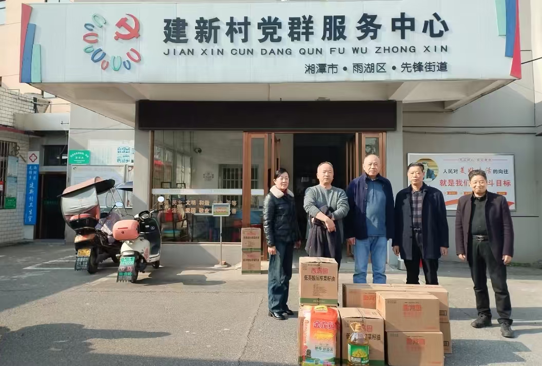 2025新春半岛注册_半岛(中国)慰问建新村五保户及空巢老人